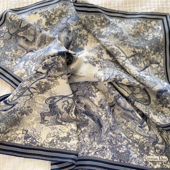 Christian Dior Ivory & Navy Blue Silk Twill - Picture 4 of 8